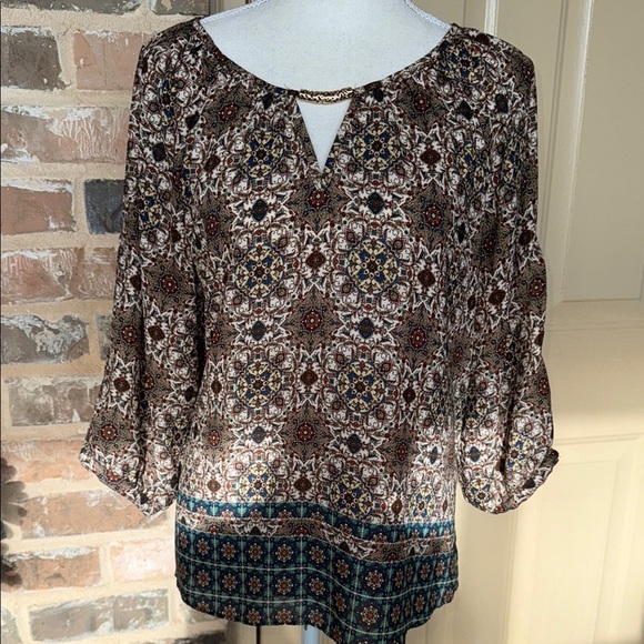 A. Byer Multi-hue Paisley Print Top Gold Keyhole Detail Open Sleeve Button Cuff - Picture 2 of 13